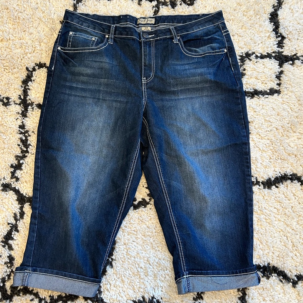 Earl Jean Mid Wash capris